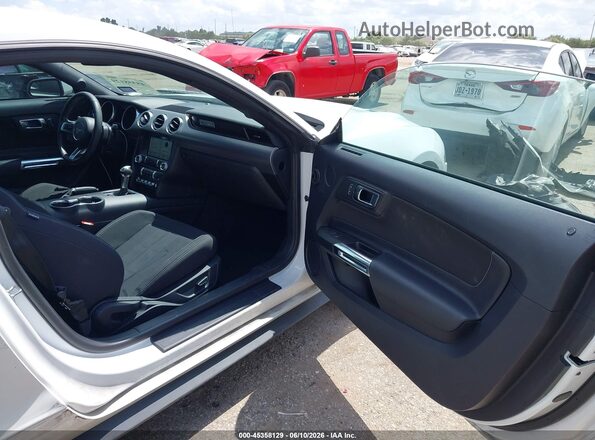 1FA6P8TH3J5126630 2018 FORD MUSTANG White წინა სალონის ხედი