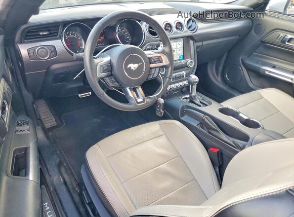1FA6P8TH5H5209857 2017 FORD MUSTANG White Widok deski rozdzielczej