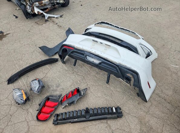 1FA6P8TH5J5154297 2018 FORD MUSTANG Белый Вид подкапотного пространства