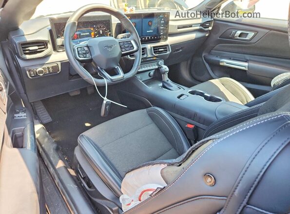 1FA6P8TH6R5138430 2024 FORD MUSTANG Черный Вид панели приборов
