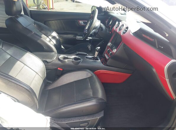 1FA6P8THXL5150233 2020 FORD MUSTANG Серебряный Вид салона спереди