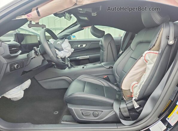 1FA6P8THXT5109312 2026 FORD MUSTANG Черный Вид салона спереди