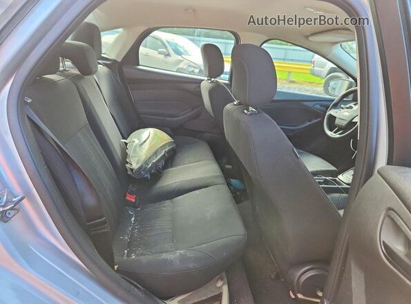 1FADP3E25HL282080 2017 FORD FOCUS Silver უკანა სავარძლების ხედი