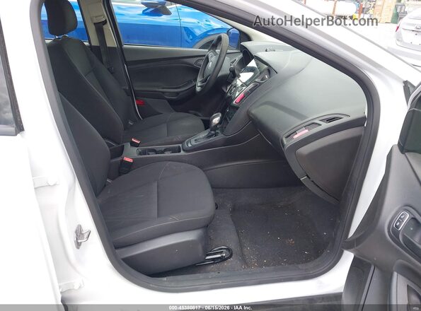 1FADP3E26GL248714 2016 FORD FOCUS Белый Вид салона спереди