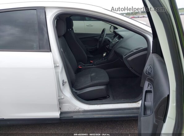 1FADP3E28GL392359 2016 FORD FOCUS White Widok wnętrza z przodu