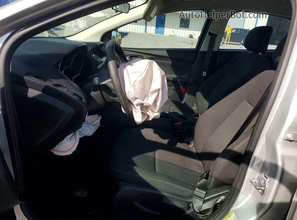 1FADP3E28JL300335 2018 FORD FOCUS Серый Вид салона спереди