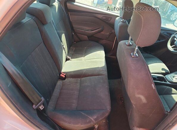 1FADP3E29GL228554 2016 FORD FOCUS White Rear seats view