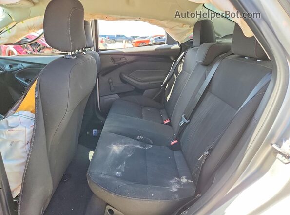 1FADP3E29GL328699 2016 FORD FOCUS Silver Widok tylnych siedzeń