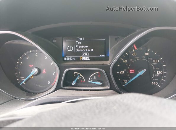 1FADP3E2XHL205110 2017 FORD FOCUS White Widok tylnych siedzeń