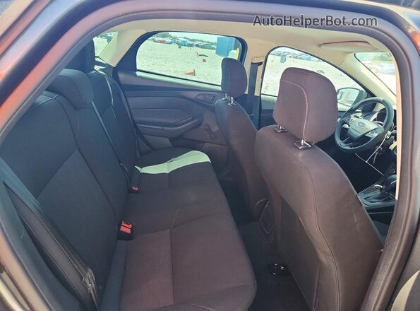 1FADP3E2XJL201922 2018 FORD FOCUS Gray Rear seats view