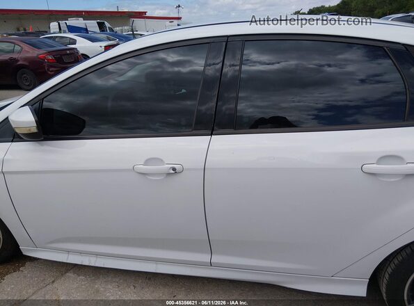 1FADP3F20GL288155 2016 FORD FOCUS White 360 interior view
