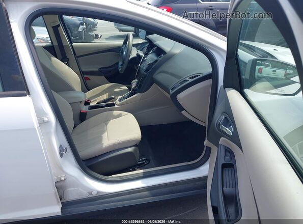 1FADP3F20JL262565 2018 FORD FOCUS White Widok wnętrza z przodu