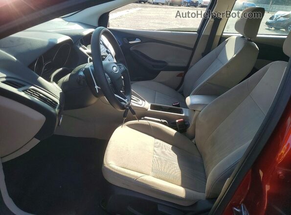 1FADP3F20JL319055 2018 FORD FOCUS Red Вид салону спереду