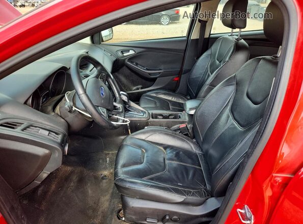 1FADP3F21GL231298 2016 FORD FOCUS Красный Вид салона спереди