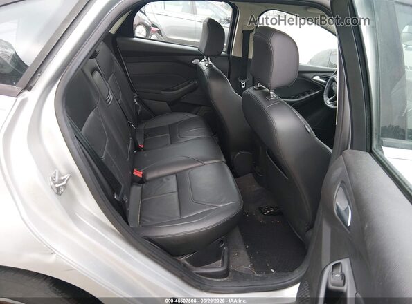 1FADP3F21GL374820 2016 FORD FOCUS Silver Widok naklejki z numerem VIN