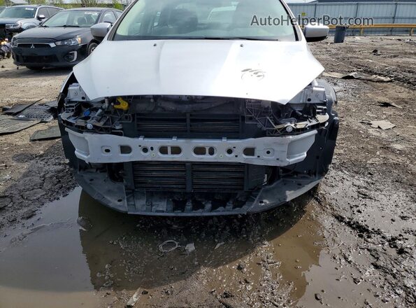 1FADP3F21JL209793 2018 FORD FOCUS Silver Вид задньої частини салону