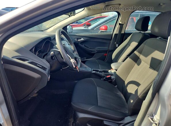 1FADP3F21JL209793 2018 FORD FOCUS Silver Вид салону спереду