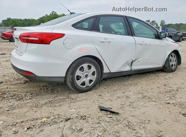 1FADP3F21JL257438 2018 FORD FOCUS Белый Задняя правая четверть