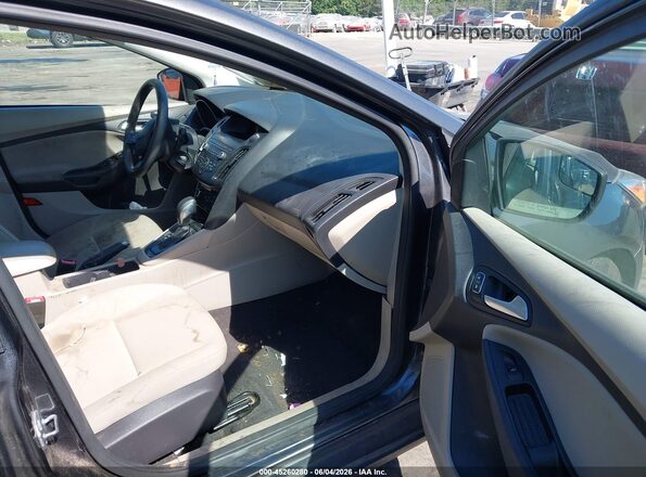 1FADP3F21JL326841 2018 FORD FOCUS Gray Front interior view