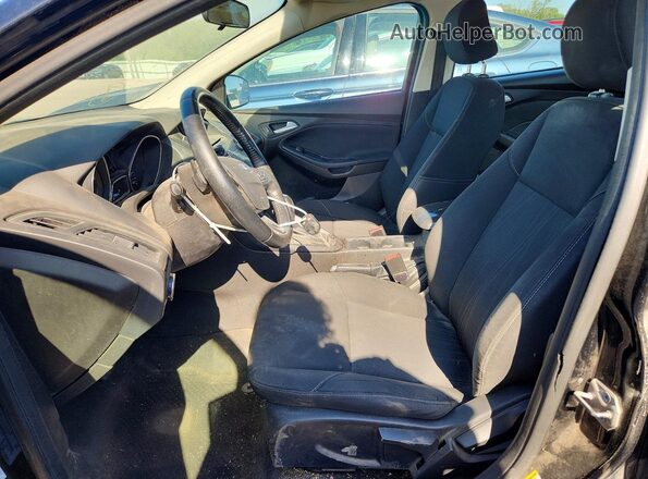 1FADP3F22GL379427 2016 FORD FOCUS Черный Вид салона спереди
