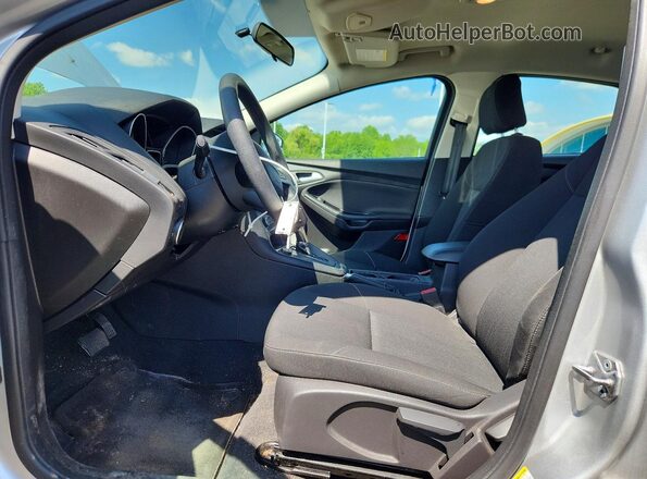 1FADP3F22HL200949 2017 FORD FOCUS Silver 