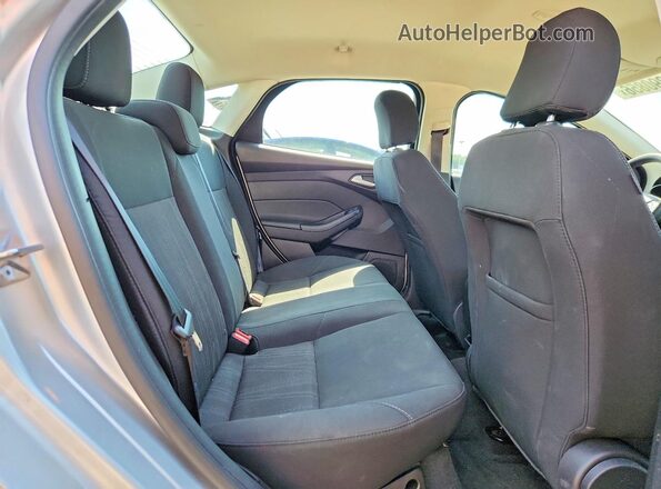 1FADP3F22HL200949 2017 FORD FOCUS Silver 