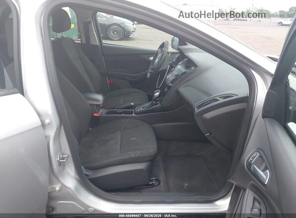 1FADP3F22JL273146 2018 FORD FOCUS Silver წინა სალონის ხედი