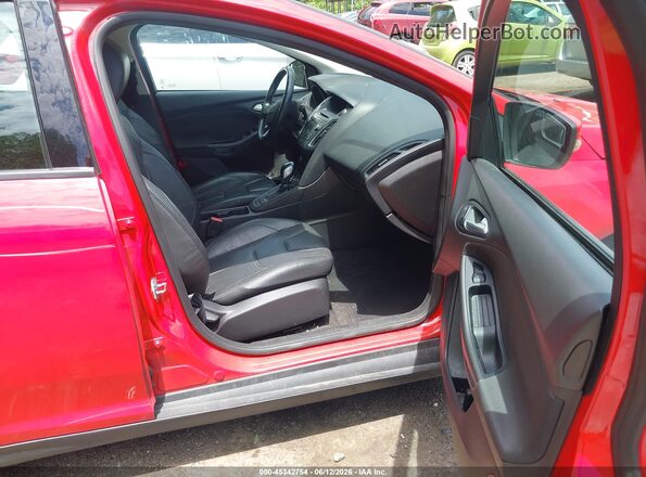 1FADP3F23GL219802 2016 FORD FOCUS Red Widok wnętrza z przodu