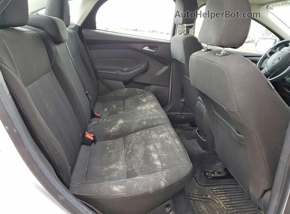 1FADP3F23HL261114 2017 FORD FOCUS White უკანა სავარძლების ხედი