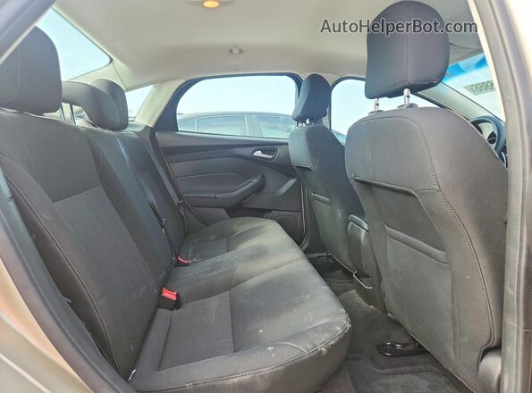 1FADP3F23HL300607 2017 FORD FOCUS Gold Вид задніх сидінь