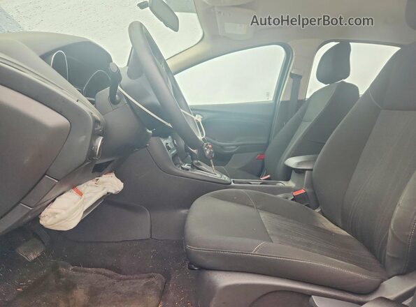 1FADP3F23JL264830 2018 FORD FOCUS Blue Вид салону спереду