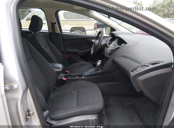 1FADP3F24GL236530 2016 FORD FOCUS Silver Front interior view
