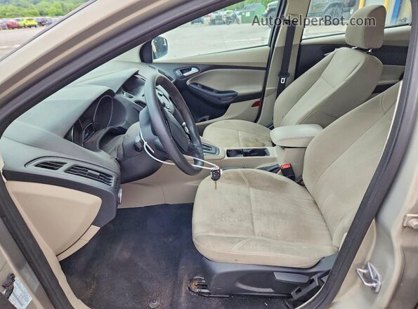 1FADP3F24GL344095 2016 FORD FOCUS Gold Вид салону спереду