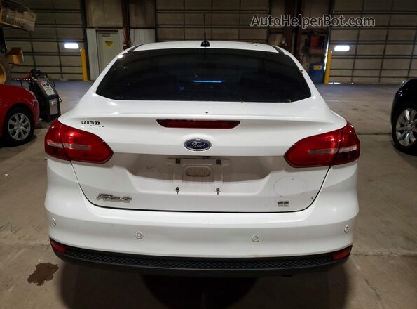 1FADP3F24GL391854 2016 FORD FOCUS White Rear view