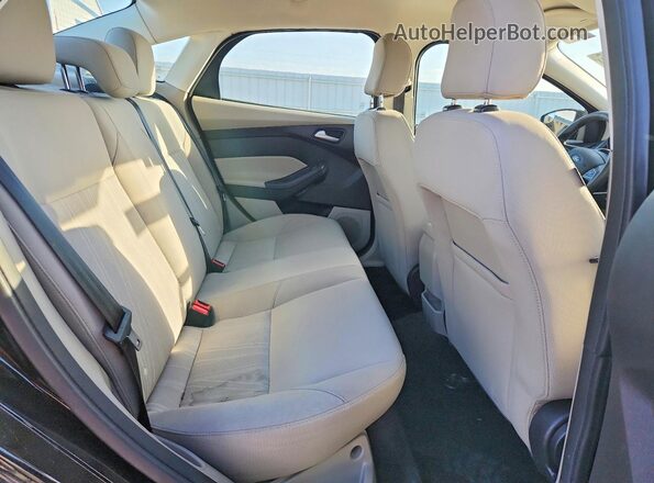 1FADP3F24HL327038 2017 FORD FOCUS Black 