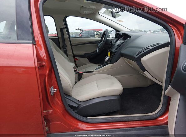 1FADP3F25JL316670 2018 FORD FOCUS Красный Вид салона спереди
