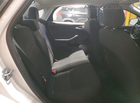 1FADP3F25JL318600 2018 FORD FOCUS White Вид задніх сидінь