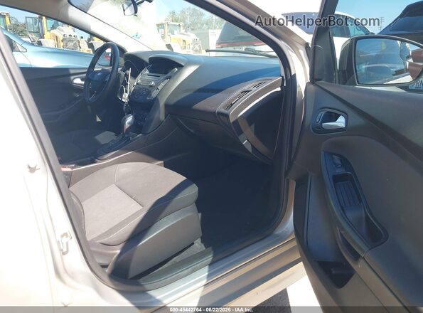 1FADP3F26GL315407 2016 FORD FOCUS Gold Vista interior delantera
