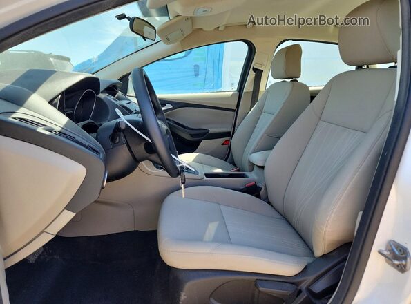 1FADP3F26GL405348 2016 FORD FOCUS White Вид салону спереду