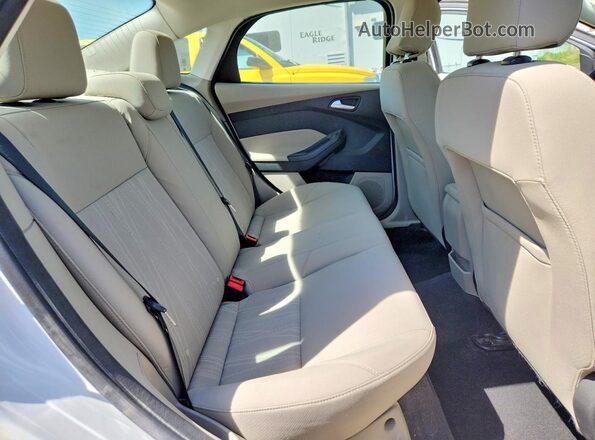 1FADP3F26GL405348 2016 FORD FOCUS White Вид задніх сидінь