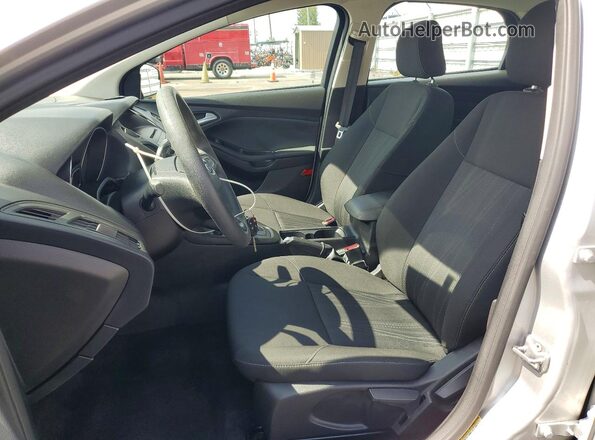 1FADP3F26HL337845 2017 FORD FOCUS Silver Vista interior delantera