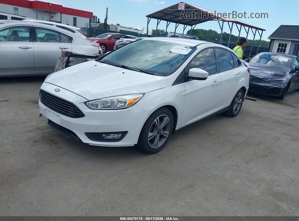 1FADP3F26JL226475 2018 FORD FOCUS Белый Передняя левая четверть