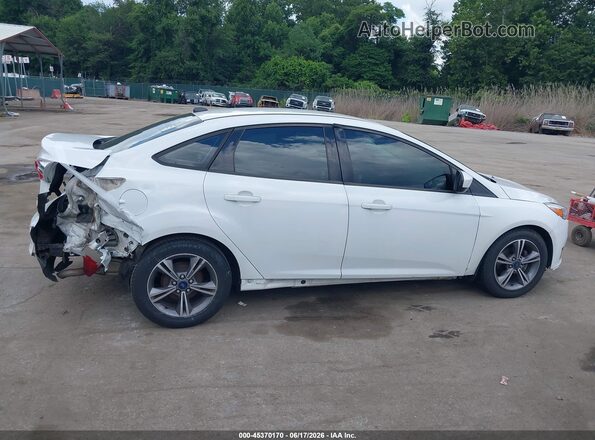 1FADP3F26JL226475 2018 FORD FOCUS Белый Вид задней части салона