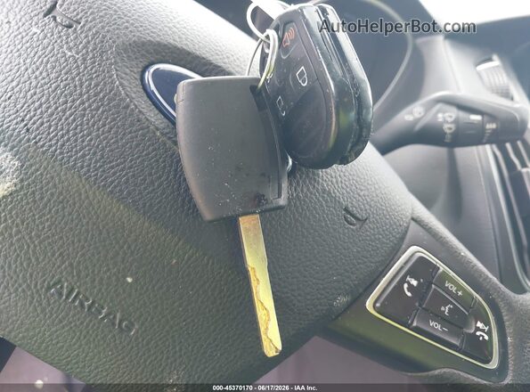 1FADP3F26JL226475 2018 FORD FOCUS Белый Вид панели приборов