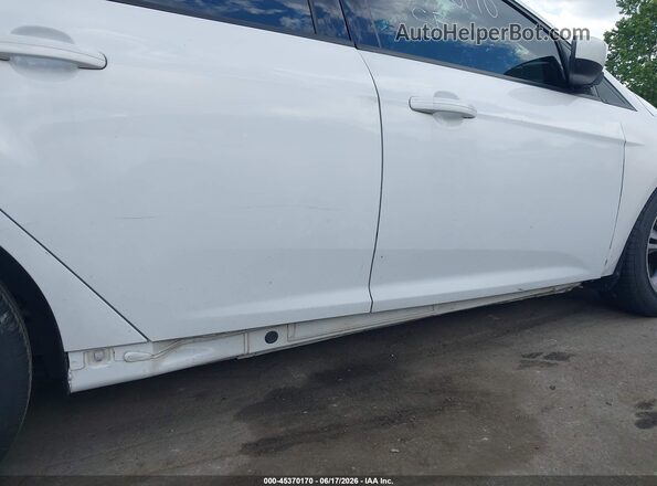 1FADP3F26JL226475 2018 FORD FOCUS Белый 