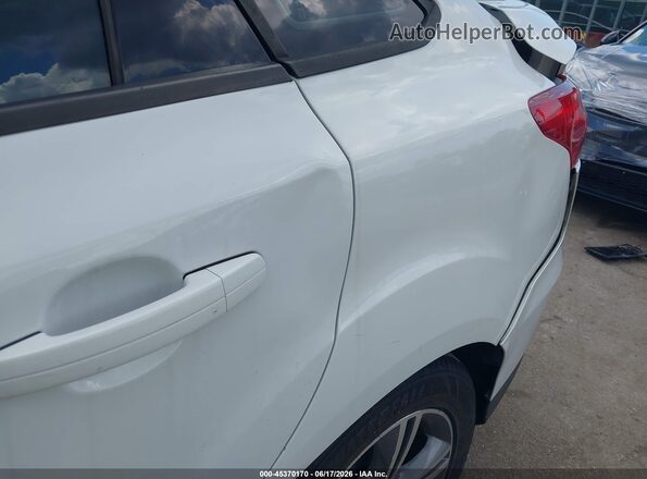 1FADP3F26JL226475 2018 FORD FOCUS Белый 
