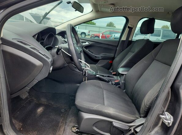 1FADP3F27HL245143 2017 FORD FOCUS Серый Вид салона спереди