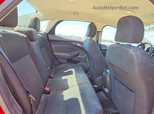 1FADP3F27HL259821 2017 FORD FOCUS Red Вид задніх сидінь
