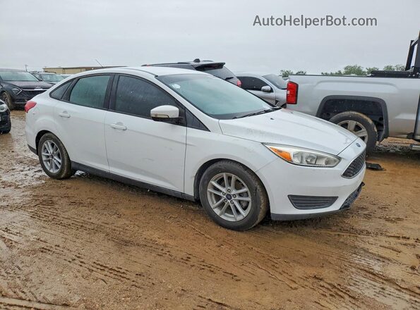 1FADP3F27HL300674 2017 FORD FOCUS Белый Передняя правая четверть