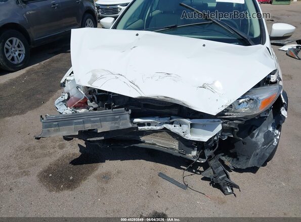 1FADP3F27HL322447 2017 FORD FOCUS Белый Вид спереди